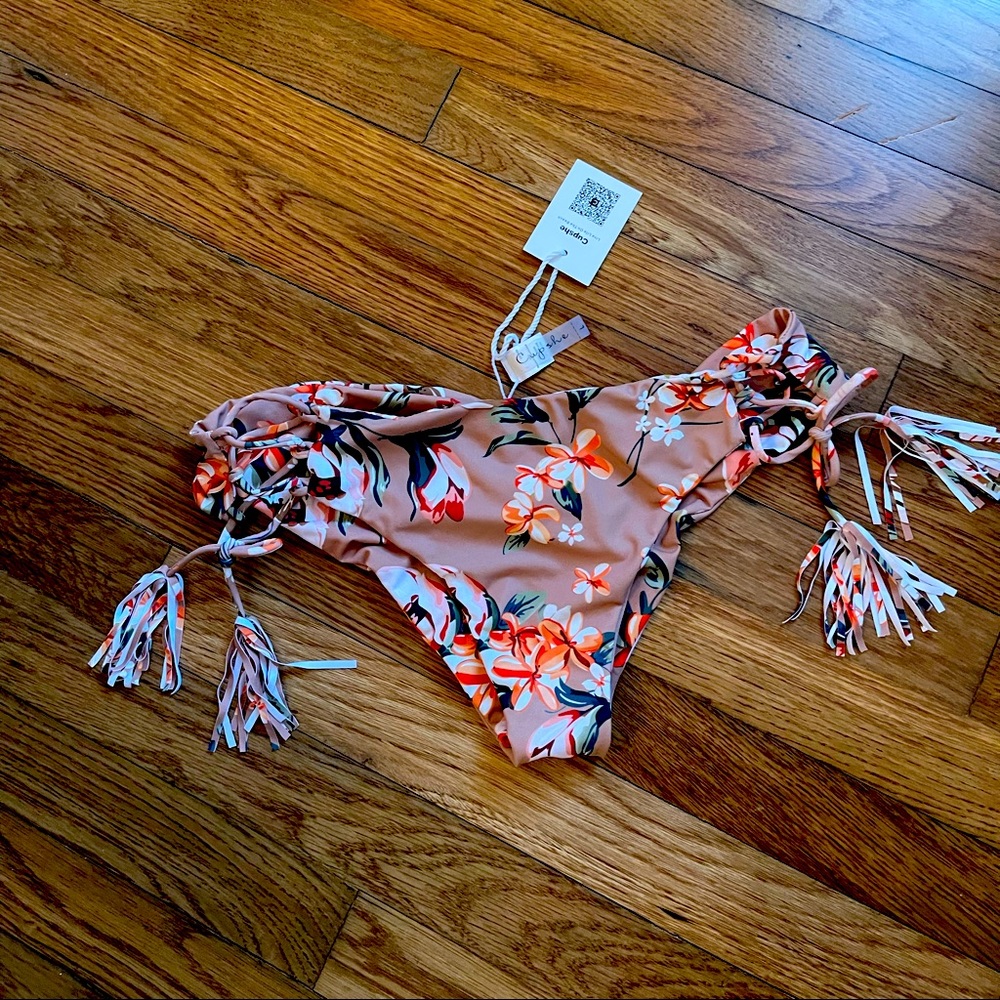 Seamless bikini bottoms